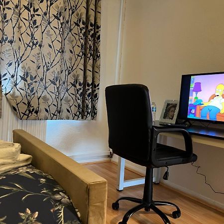 Park View Serviced Apartment - Next To Northolt Tube Station - Near Central London & Wembley Екстер'єр фото