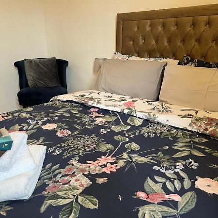 Park View Serviced Apartment - Next To Northolt Tube Station - Near Central London & Wembley Екстер'єр фото