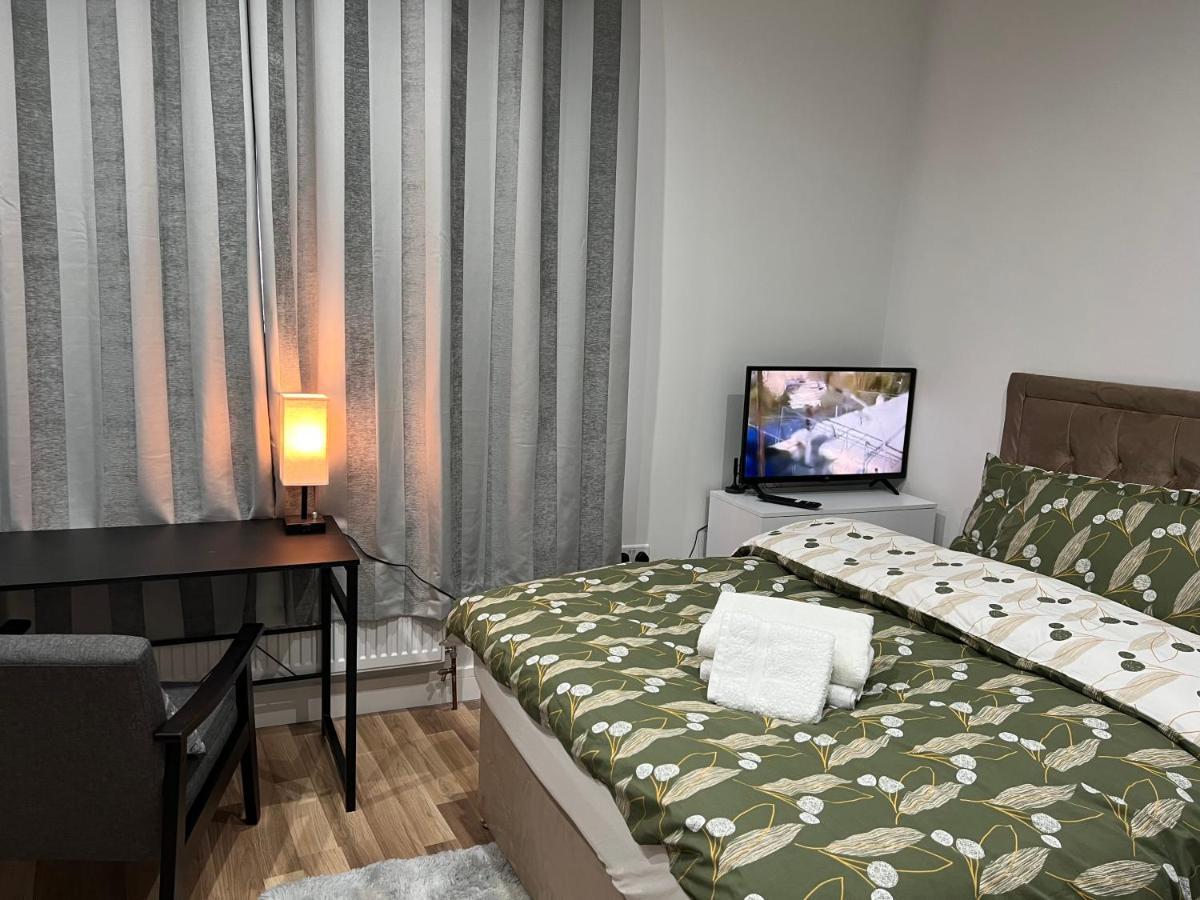 Park View Serviced Apartment - Next To Northolt Tube Station - Near Central London & Wembley Екстер'єр фото