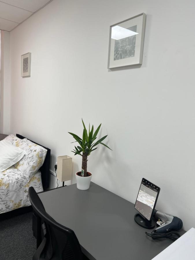 Park View Serviced Apartment - Next To Northolt Tube Station - Near Central London & Wembley Екстер'єр фото