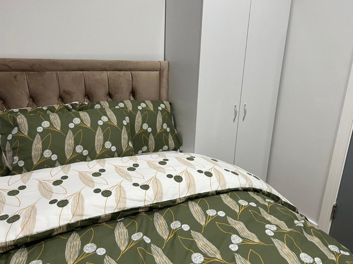 Park View Serviced Apartment - Next To Northolt Tube Station - Near Central London & Wembley Екстер'єр фото