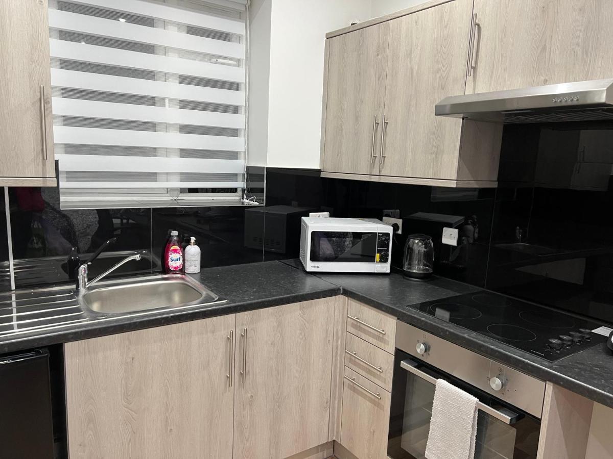 Park View Serviced Apartment - Next To Northolt Tube Station - Near Central London & Wembley Екстер'єр фото