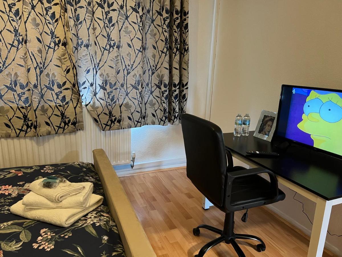 Park View Serviced Apartment - Next To Northolt Tube Station - Near Central London & Wembley Екстер'єр фото